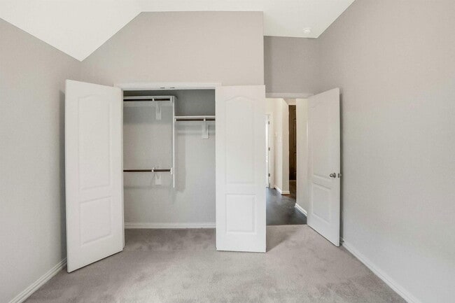 Building Photo - 335 Spinnaker Loop