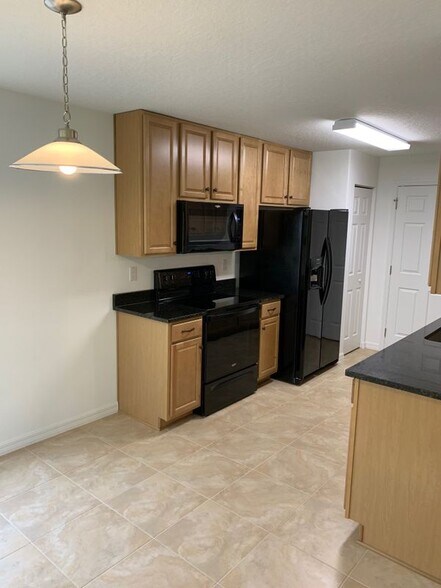 Building Photo - 36 Renshaw Dr