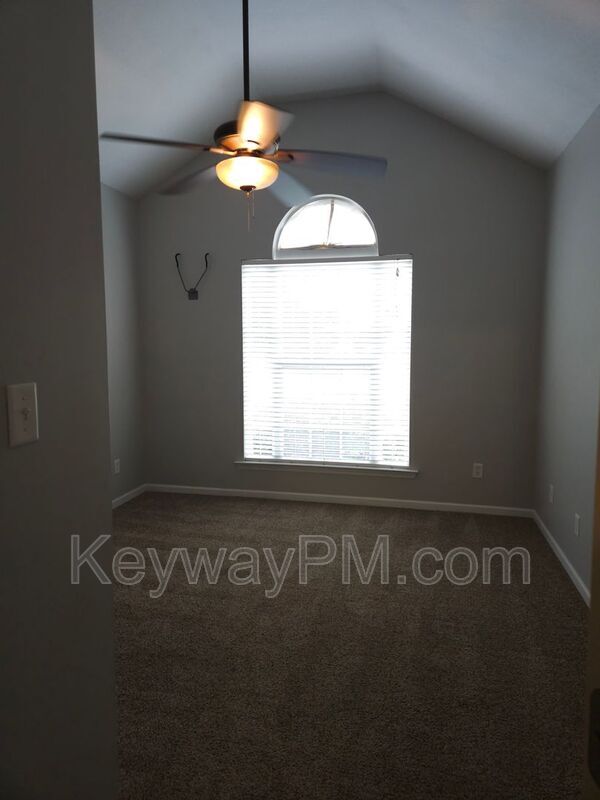 Building Photo - 641 Ventana Dr