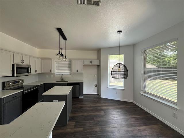 Building Photo - 741 Willow Crest Dr