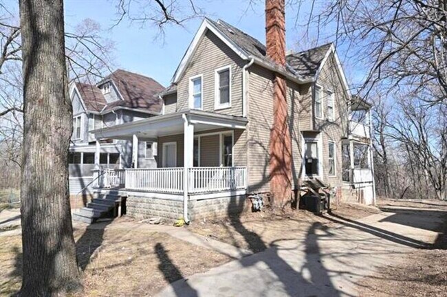 Building Photo - 4038 Seward St
