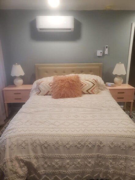 main bedroom - 160 Twin Oaks Farm Ln