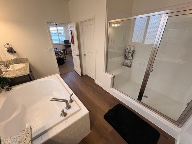 Building Photo - Beautiful 4 bedroom home for rent in Visalia, CA