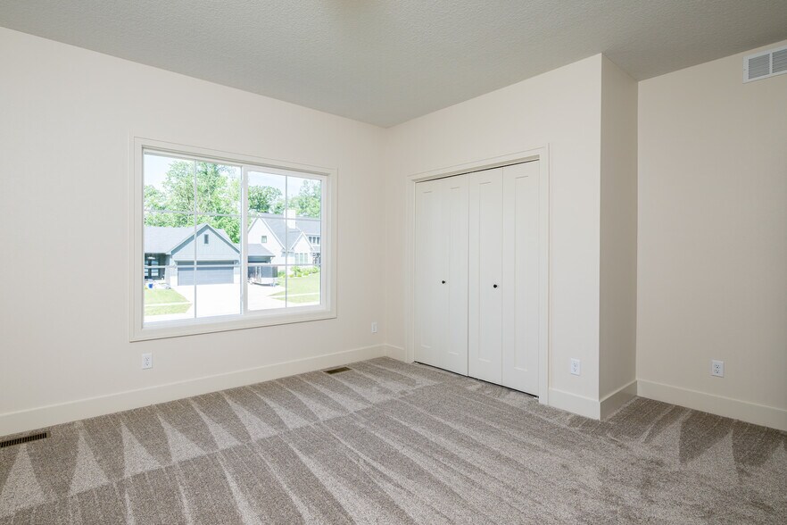 Building Photo - 807 Bridgeview St