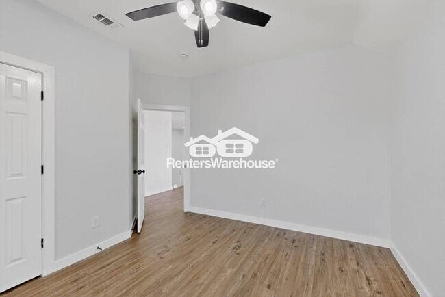 Building Photo - MOVE IN READY Denton Home