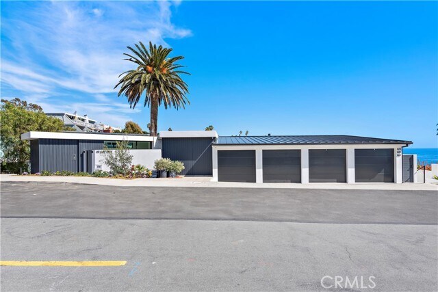 Building Photo - 827 Cliff Dr