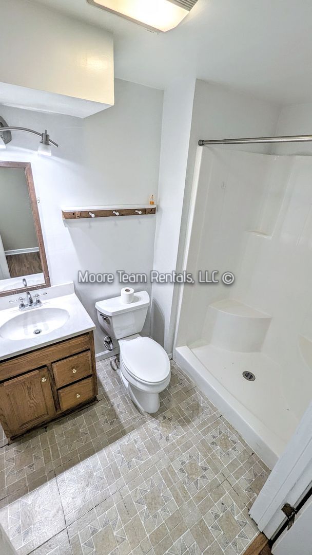 Building Photo - 2 Bed / 3 Bath Condo - Office, Pool, Clubhouse & Garage