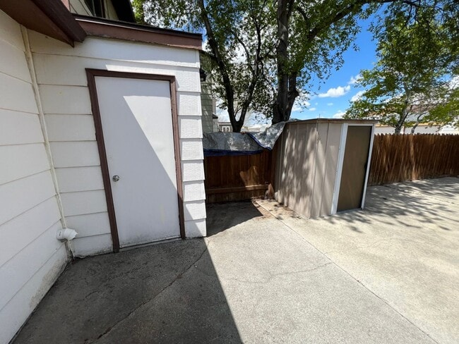 Building Photo - 1 Bedroom 1 Bath Townhouse in Great Neighborhood