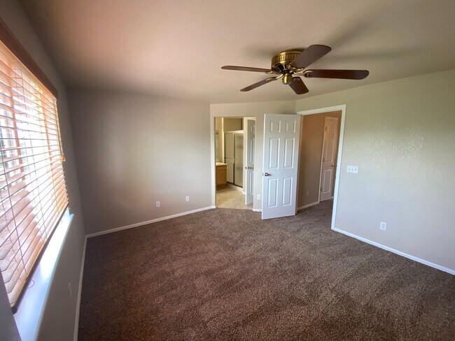 Building Photo - Stetson Hills 3 bedroom House