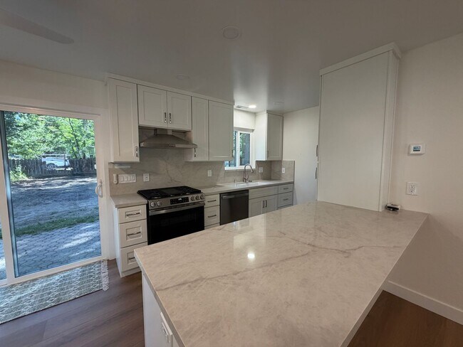 Building Photo - Charming Single Family Home - Completely Remodeled 2 Bed, 1.5 Bath with Garage