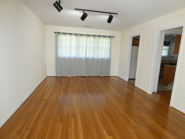 Building Photo - Charming Carriage Home in the Heart of Hoover