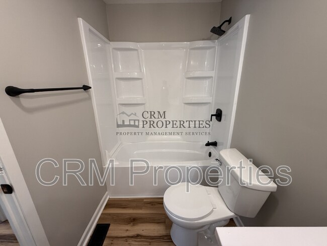 Building Photo - 5805 Lance Dr