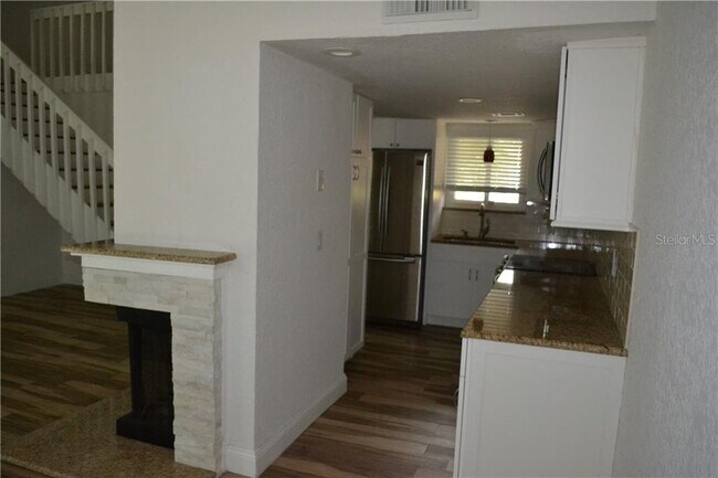 Building Photo - 603 Grenadine Ct