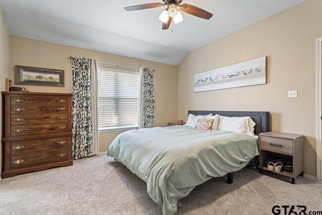 Building Photo - 308 Willow Rd