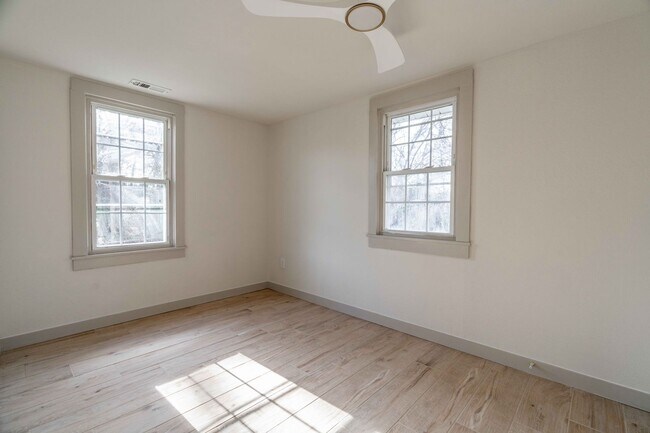 Building Photo - Newly Remodeled 2 Bed 1 Bath Home