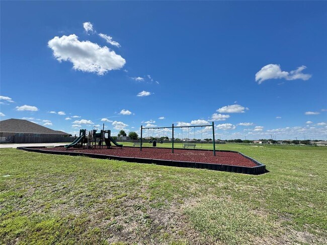 Building Photo - 105 Pearland St