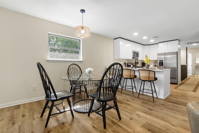 Building Photo - 313 Mill St