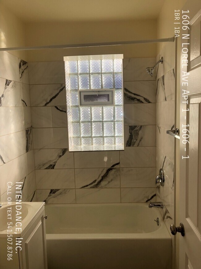 Building Photo - 1606 N Lorel Ave