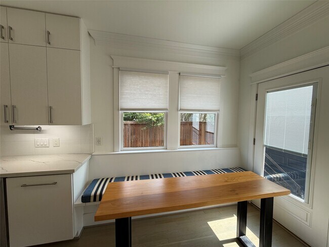 Building Photo - 804 Omar St