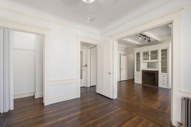 Building Photo - 1960 Pierce St