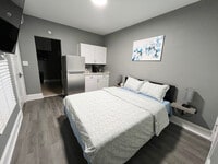 Building Photo - 817 Ferdinand Ave SW