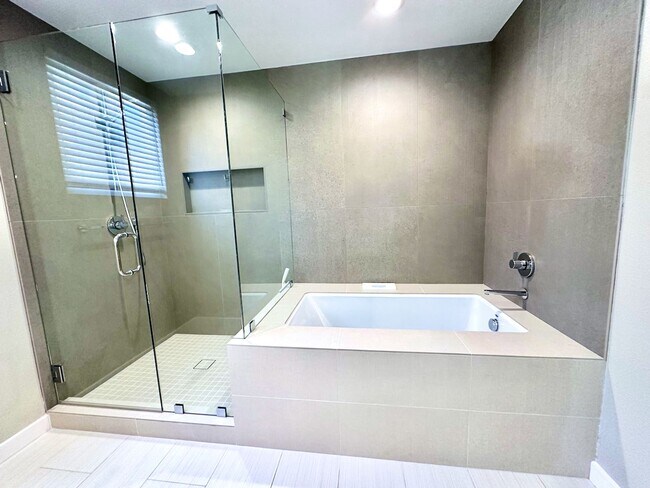 Building Photo - FOR RENT Call For Availability 3Br/3Ba 2128 Sqft Fully Furnished Del Mar Heights Vacation Home, C...