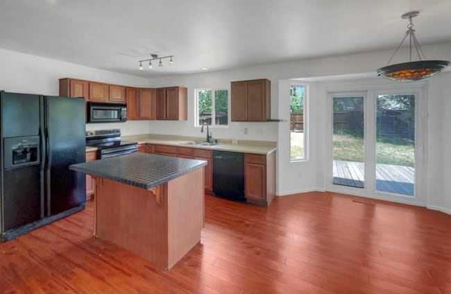 Building Photo - 12660 Eastlake Dr
