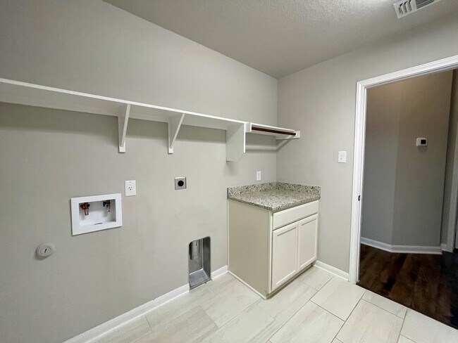 Building Photo - 8113 Northgate Lp