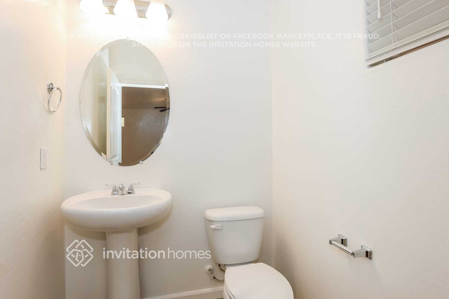 Building Photo - 1391 S Ponderosa Dr