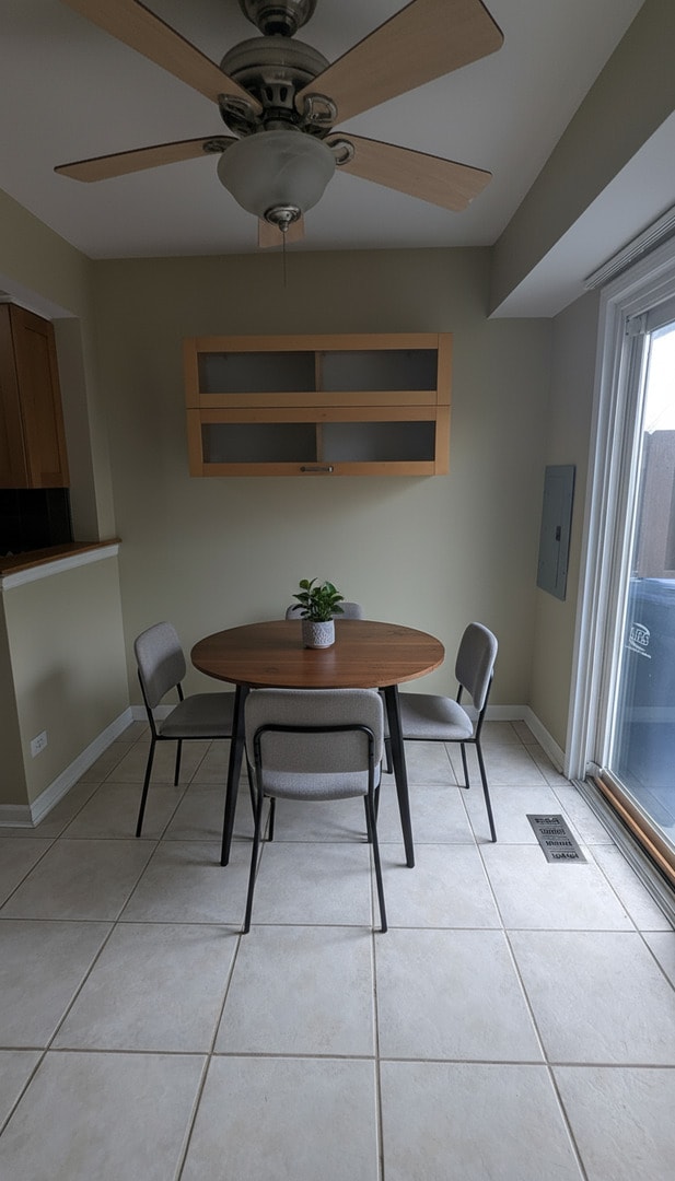 Building Photo - 2233 Flower Ct