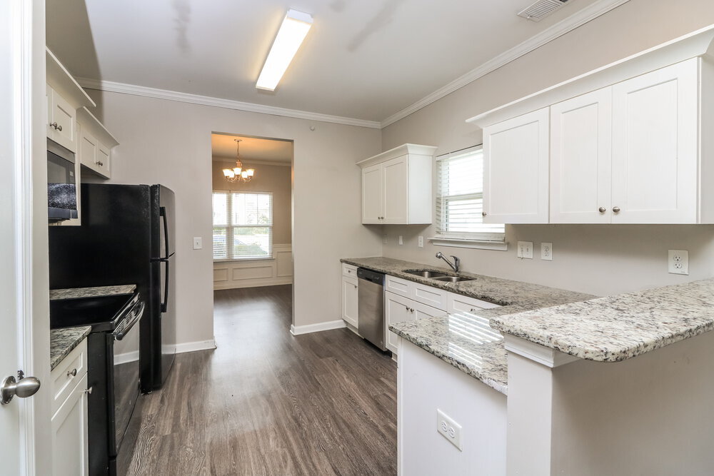 Building Photo - 580 Fieldcrest Dr