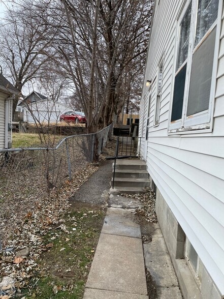 Building Photo - 2610 N 60th St