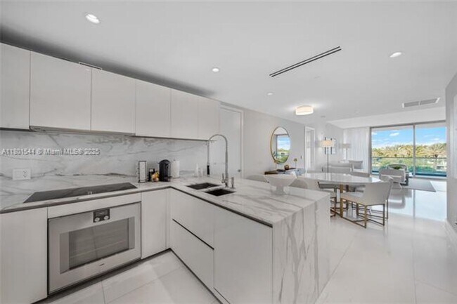 Building Photo - 10201 Collins Ave