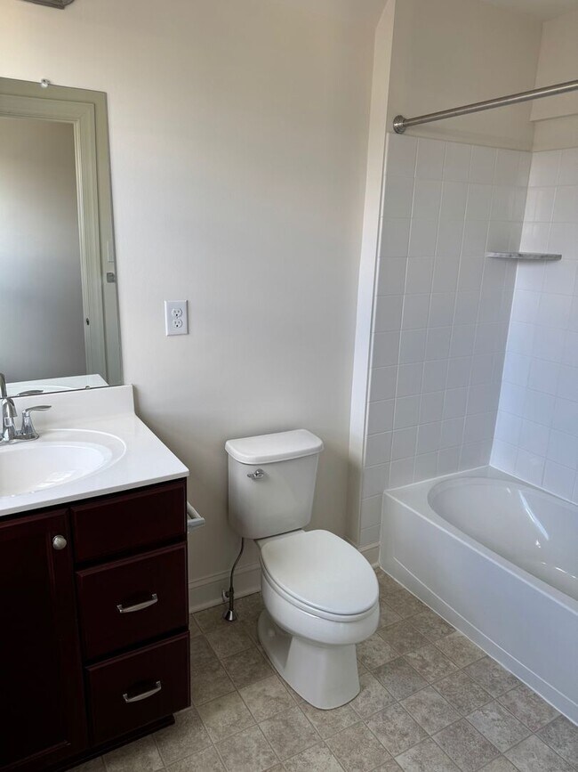 Building Photo - Beautiful Penn Square Townhome in Lansdale...