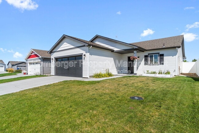 Building Photo - 10612 W Salmonberry