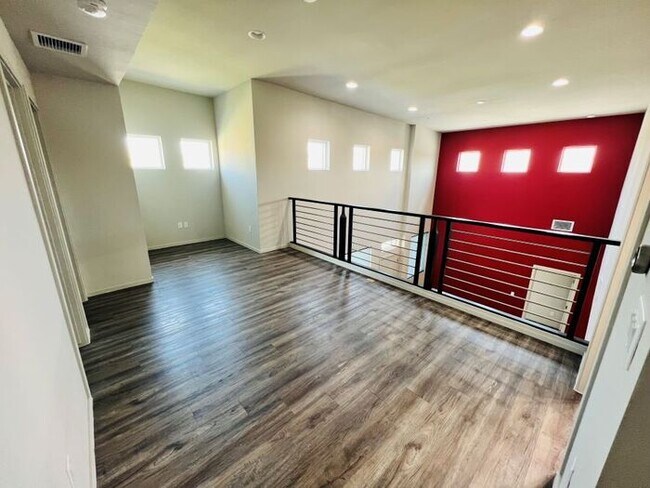 Building Photo - For Rent