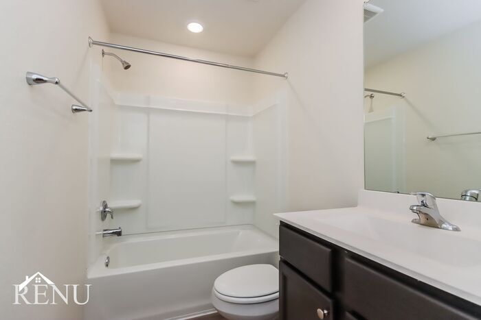 Building Photo - 10506 Sweetwater Creek Dr