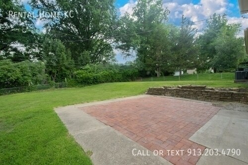 Building Photo - 9151 Somerset Dr