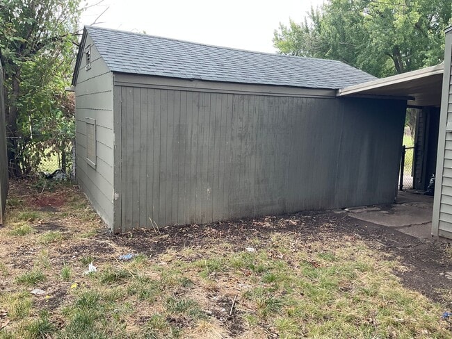 Building Photo - 303 W Kittyhawk Dr
