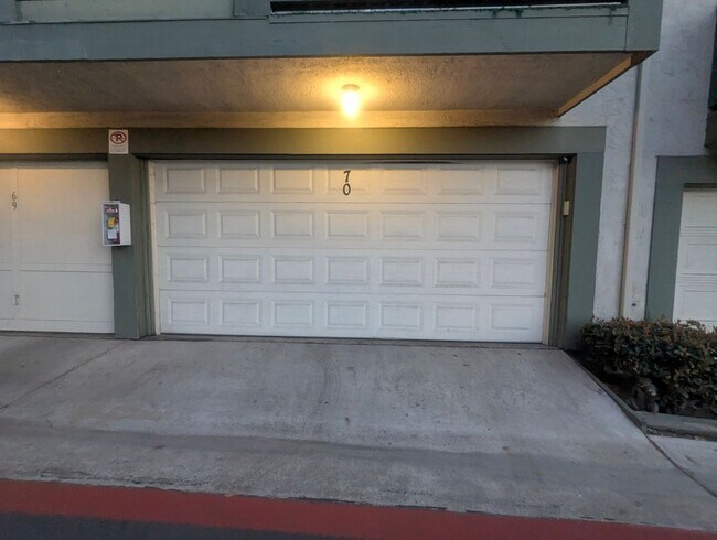 Building Photo - 3 Bedroom Townhome in the Gated College Park Community of San Diego