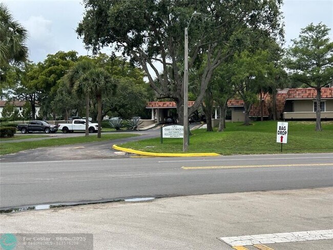 Building Photo - 3600 Oaks Clubhouse Dr