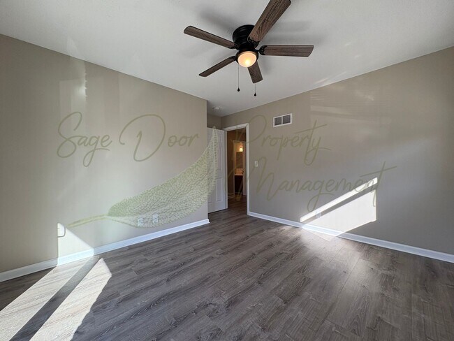 Building Photo - TOWNHOUSE IN BLUE SPRINGS!!!