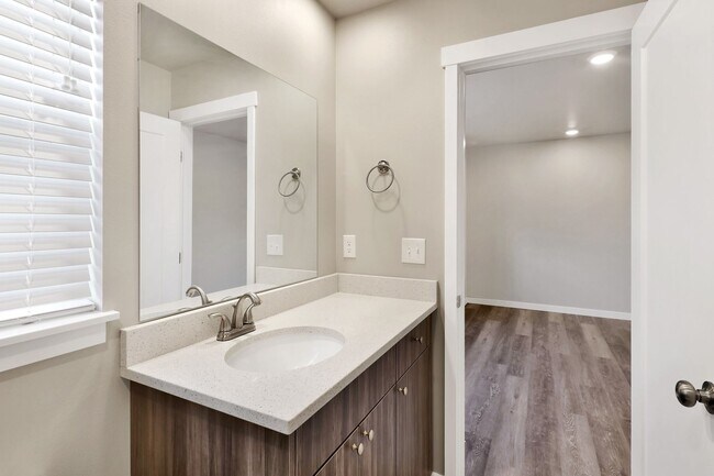 Building Photo - 1837 Eastgate Loop