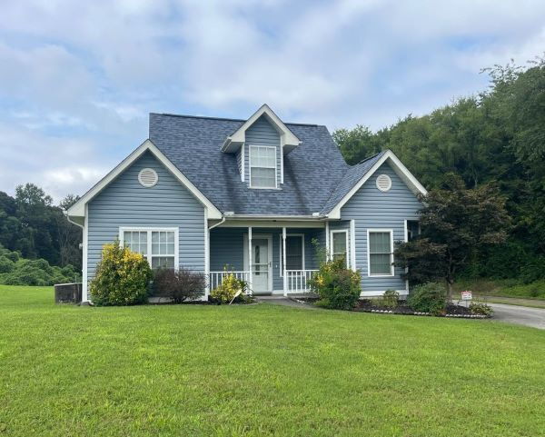 Building Photo - 3 bdrm/2.5 ba , close to downtown