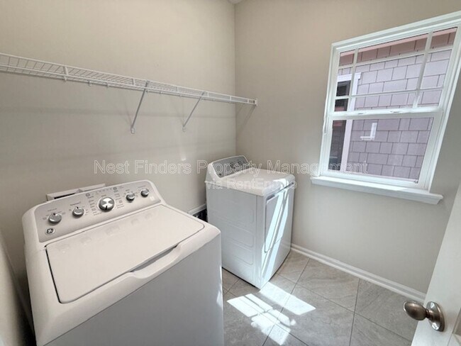 Building Photo - 2929 Fleur Ln