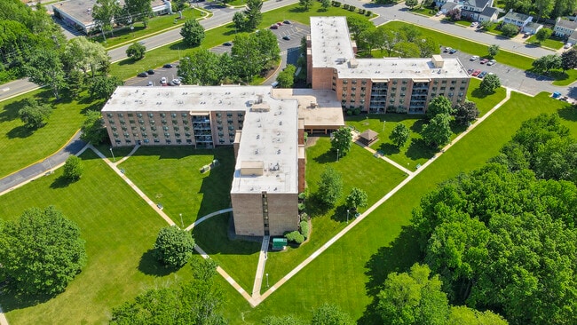 Building Photo - Menlo Manor