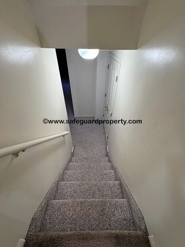 Building Photo - Wonderful 4 Bedroom Home with an Office in...
