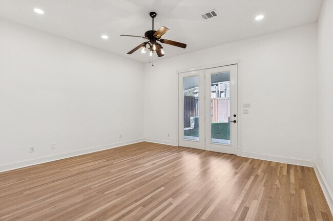 Building Photo - 6139 Belmont Ave