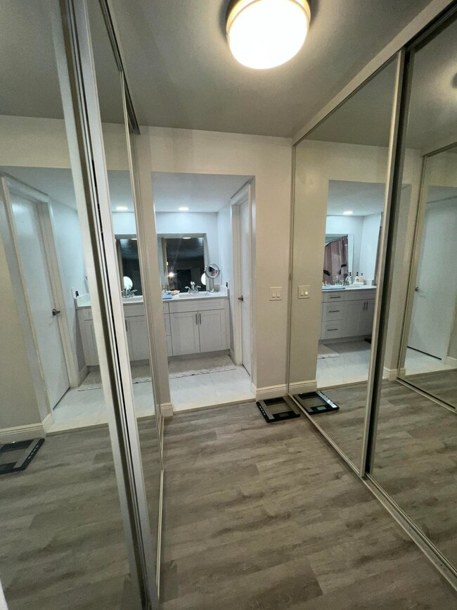 Building Photo - 2101 21st Ln