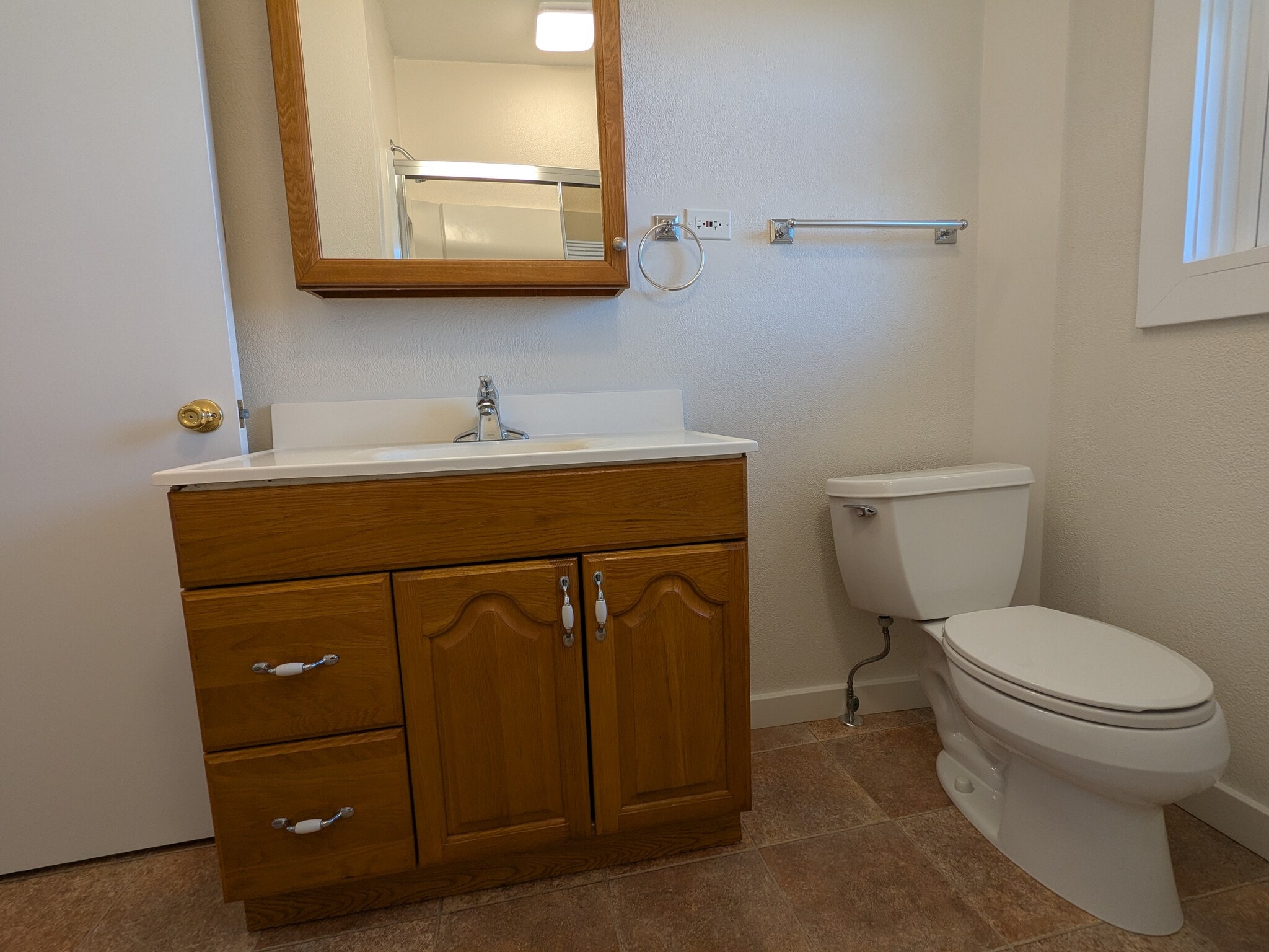 Bath - 1120 Brookline Blvd